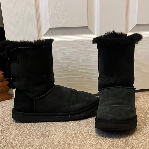 Cozy Black Fur-Lined Boots - Picture 2 of 3